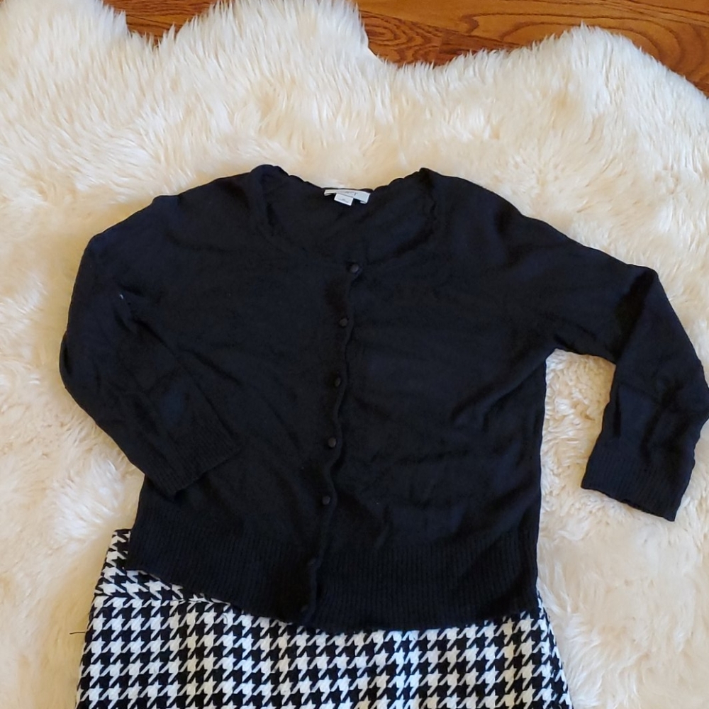 Scalloped neckline cardigan